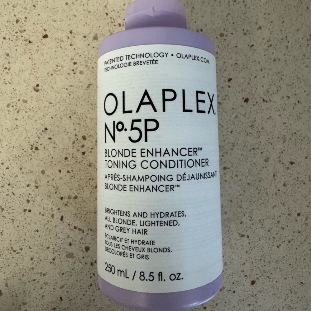 OLAPLEX No.5 Blonde Enhancer Toning Conditioner